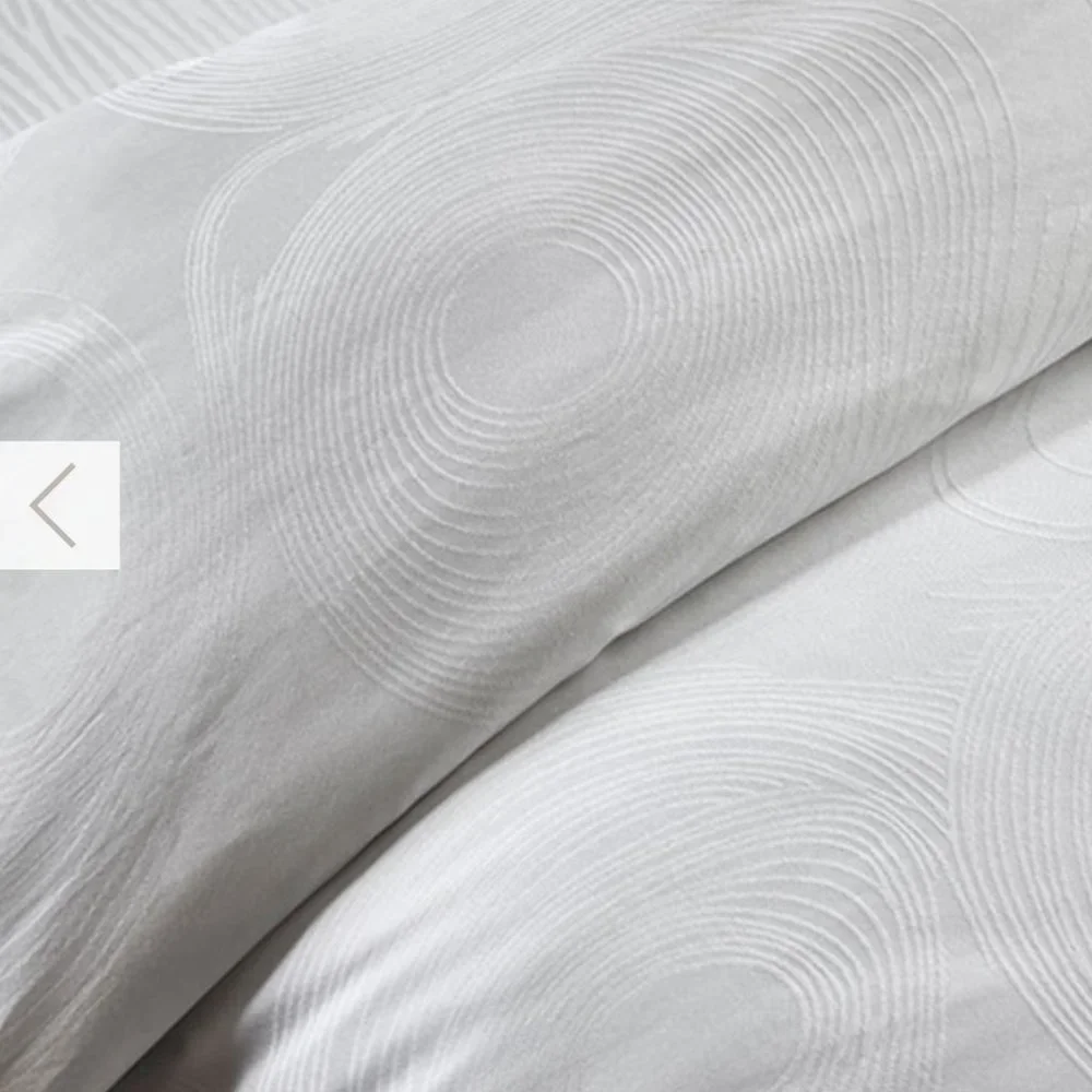 NIB King Size JW Marriott Geo Duvet Cover